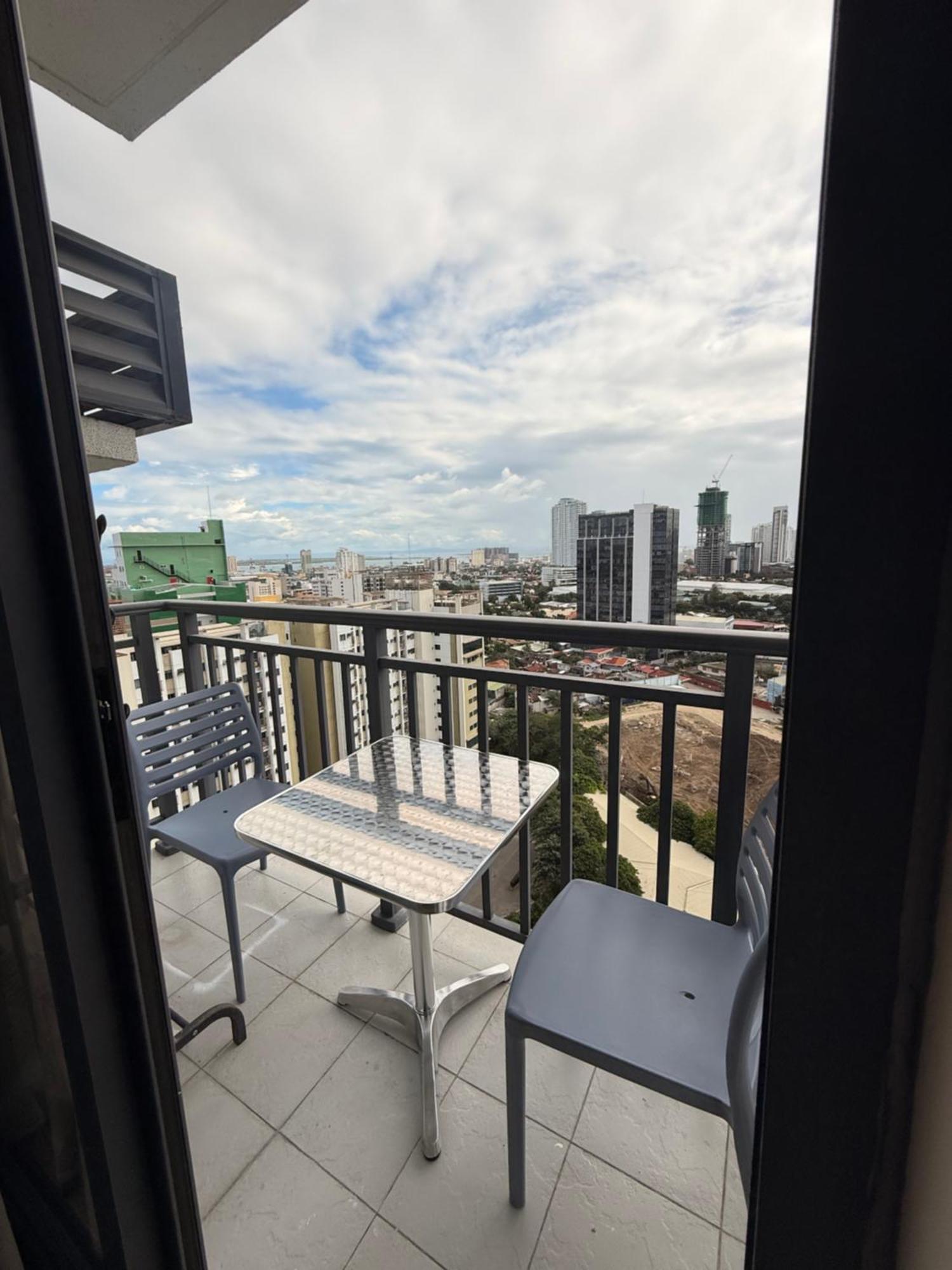 Arlowes At 20F Grand Residences Cebu Exteriör bild